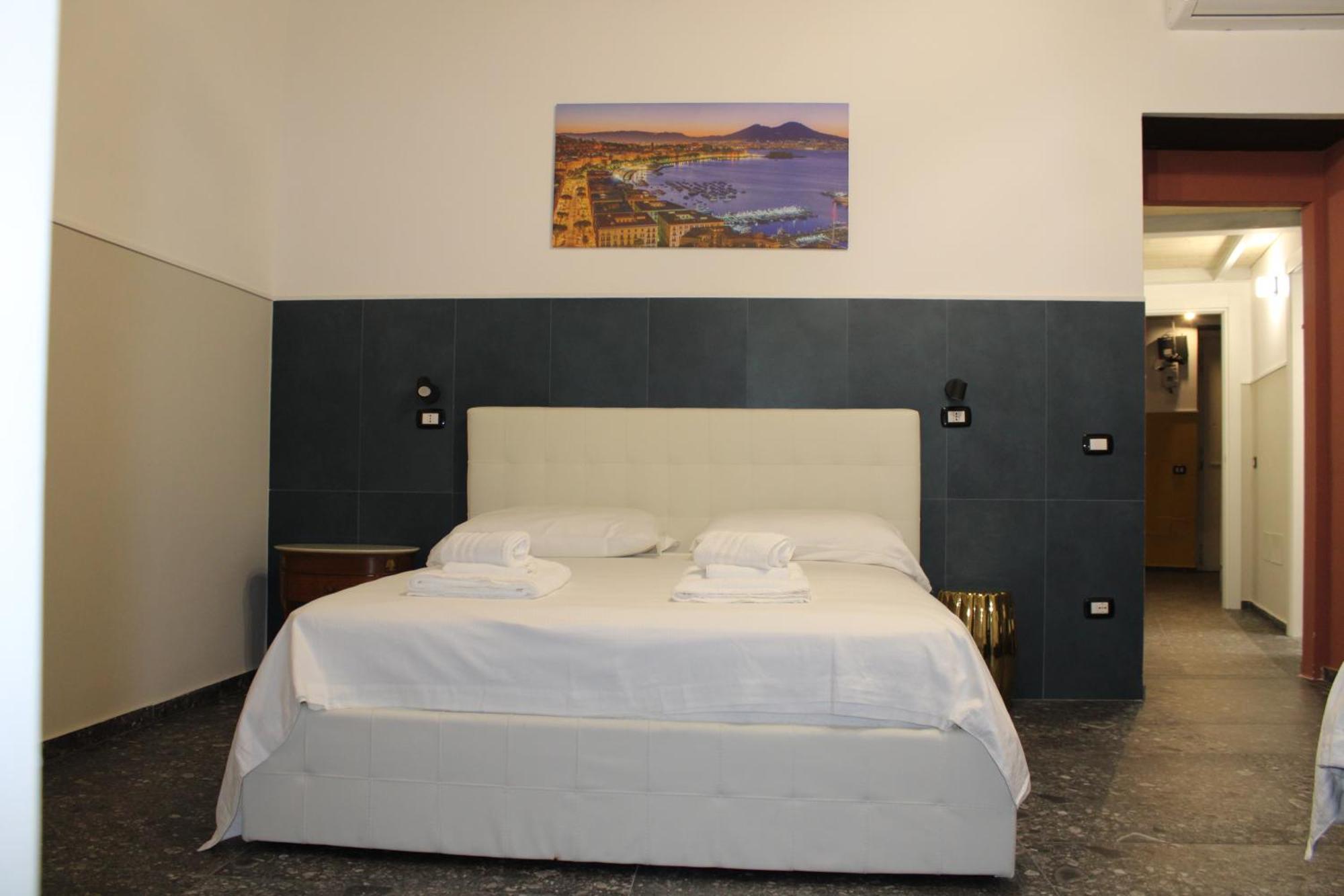 La Suite Del Centro Storico Naples Exterior photo