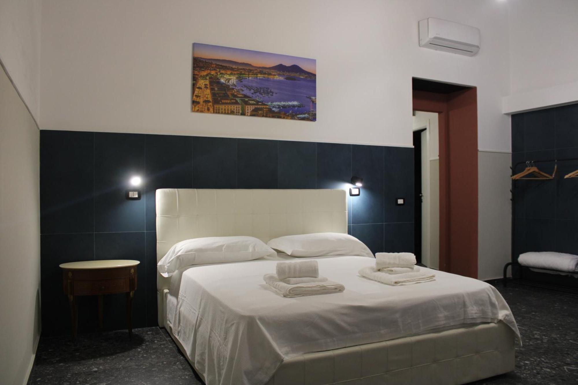 La Suite Del Centro Storico Naples Exterior photo